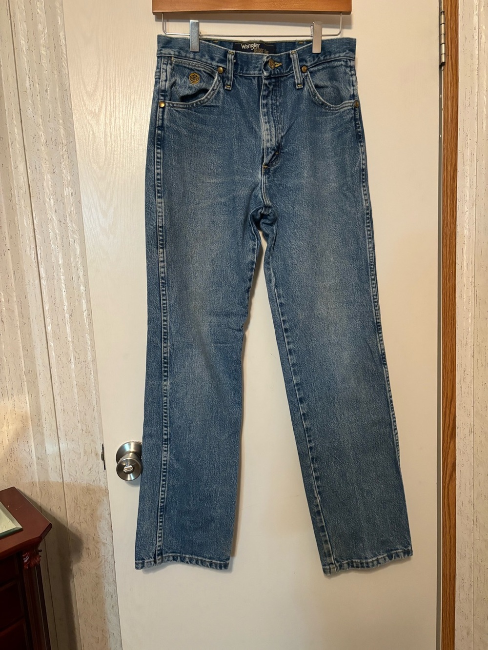 Wrangler Men's Straight-Leg Medium Blue Jeans